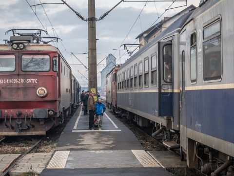 Decembertől 6 százalékkal nő a CFR alkalmazottainak fizetése