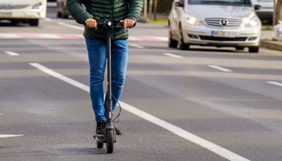 15 km/órára korlátóznák az elektromos rollerek sebességét