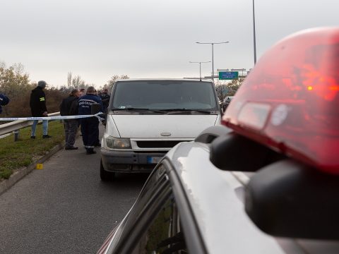 Rendőrökre lőttek menekülő embercsempészek Magyarországon