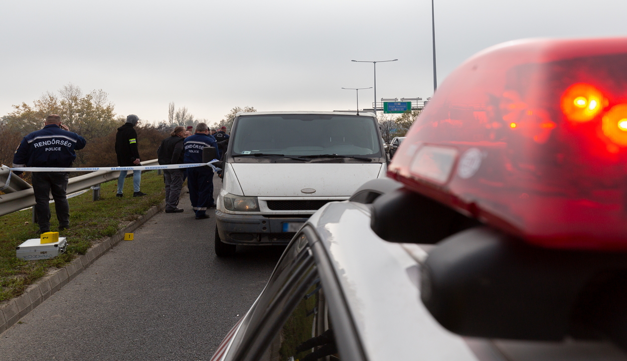 Rendőrökre lőttek menekülő embercsempészek Magyarországon