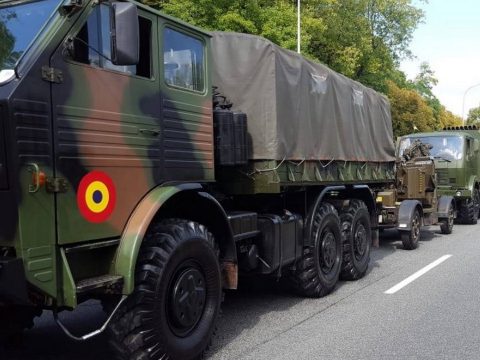 Közúti balesetet szenvedett egy katonai konvoj, két katona megsérült