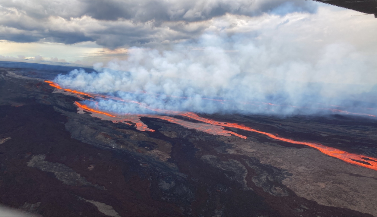 Közel négy évtized után ismét kitört a világ legnagyobb aktív vulkánja Hawaii szigetén