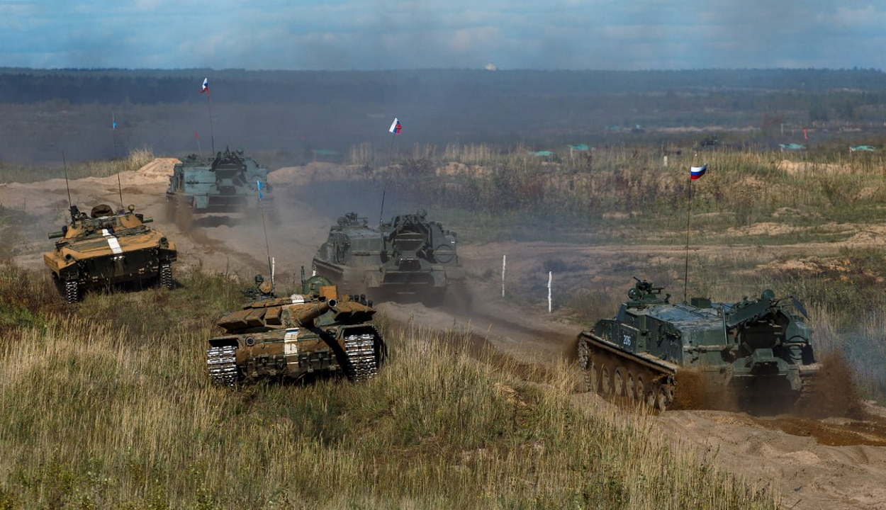 A Dnyeper bal partjára vonják vissza az orosz erőket Herszon megyében