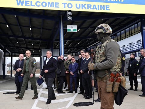 Új román-ukrán határátkelőt nyitott meg a két ország miniszterelnöke