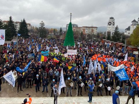 Mioveni központjában tüntetett a Dacia üzem szakszervezete
