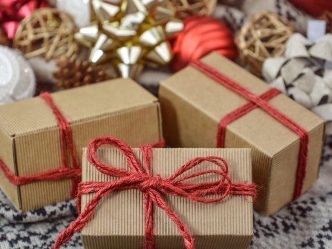 Felmérés: tavalyhoz képest 40 százalékkal kevesebbet költenek karácsonyi ajándékokra a romániaiak