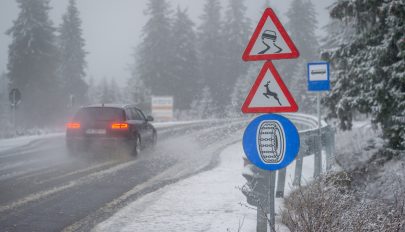 Tizenegy megyében havazás, hófúvás, az ország többi részén havas eső, eső várható