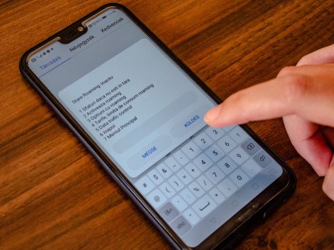 Eltörlik a roamingdíjakat az EU és a Nyugat-Balkán között