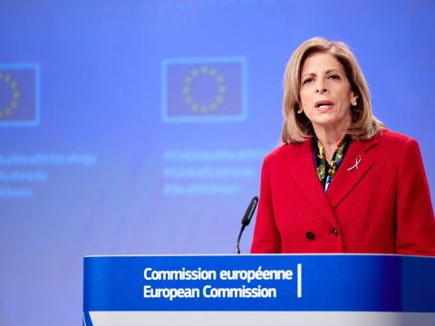 Uniós biztos: az Európai Bizottság hatékony jogi eszközökkel rendelkezik a kisebbségek védelmére