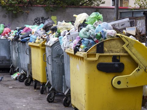 Marosvásárhely polgármestere felbontotta a város utcáinak takarítására vonatkozó szerződést