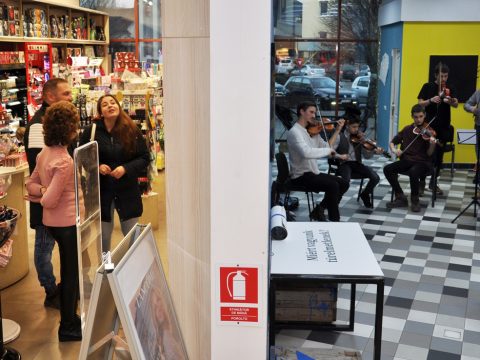 Kulturális tér egy áruházban: az emeletre költözik a Föld Szint