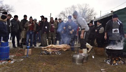 Ilyen egy ízig-vérig hagyományos disznóvágás