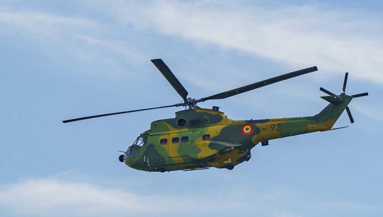 Helikopteres gyakorlatot tartanak Sepsiszentgyörgyön a román hegyivadászok