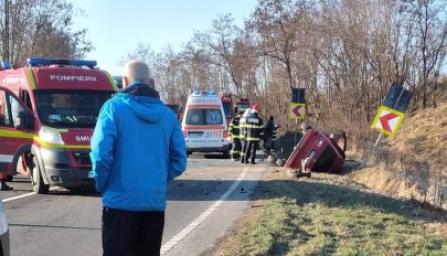 Felborult egy autó Málnásnál