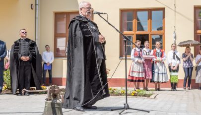 Harangláb elkészítéséhez várják az adományokat