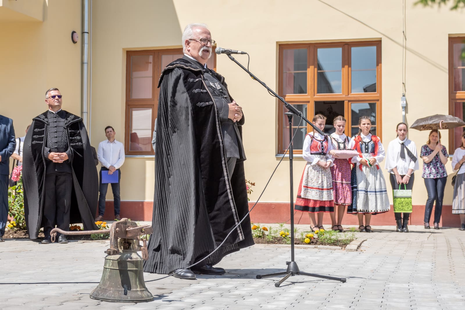 Harangláb elkészítéséhez várják az adományokat