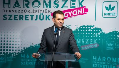 Antal maradt az elnök