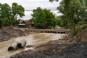 Nagyajtán már dolgoznak az új híd építésén (fotó: Török Etele)