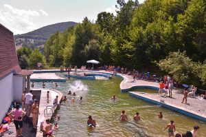 Uzonkafürdőn július 1-jén nyit a strand (fotó: Camping The Valley)