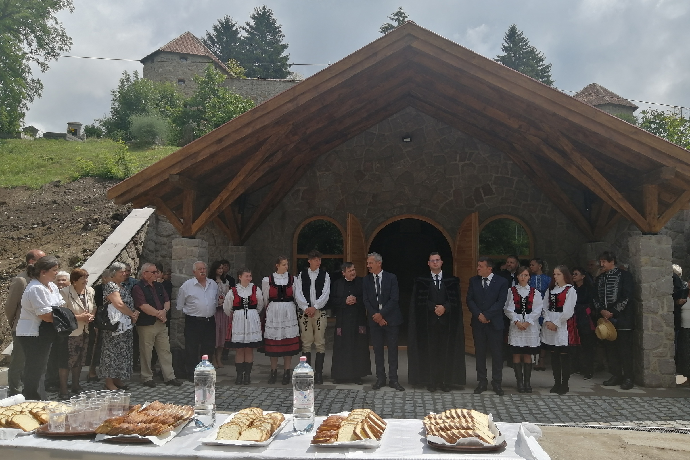 Az élőknek és a holtaknak is adóztak az Illés-napokon