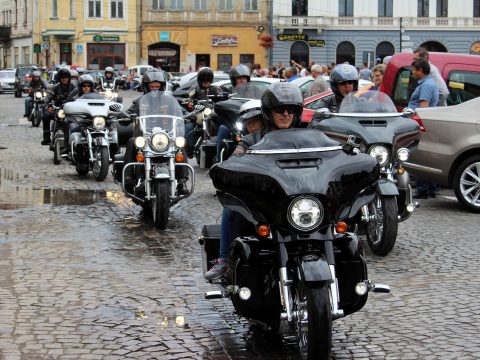 Motorostalálkozó parádéval, Queen-dalokkal és vetélkedőkkel