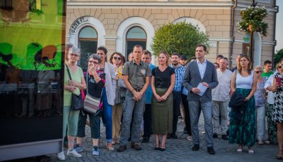 Jókor, jó helyen, jó társaságban került sor Máté Bence természetfotó-kiállításának  megnyitójára