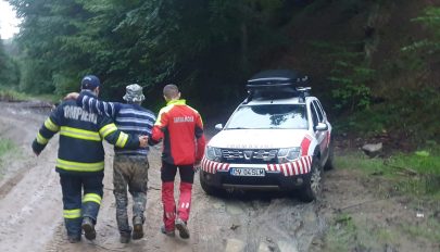 Mindenki keres valamit: az ember gombát, a hegyimentő embert