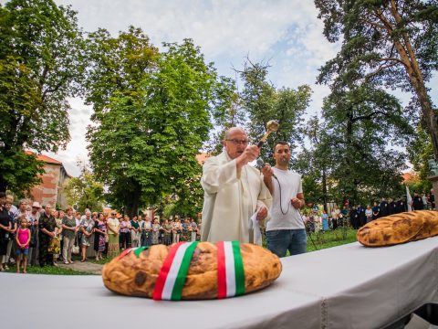 A járható útban ma is hinni kell, mert István király intelmei szerint is „a hit van legelöl”