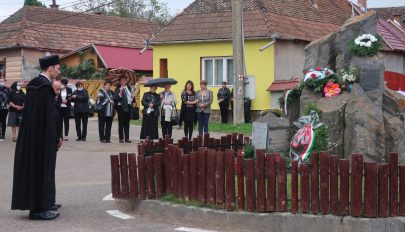 Emlékezés a szárazajtai vérengzés áldozataira