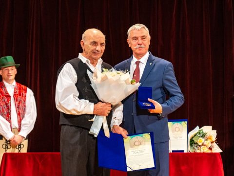 Szőke Tibor haralyi kádármester az Orbán Balázs-díj legújabb háromszéki birtokosa