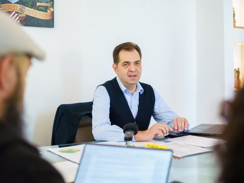 Hivatali visszaéléssel vádolják Antal Árpádot