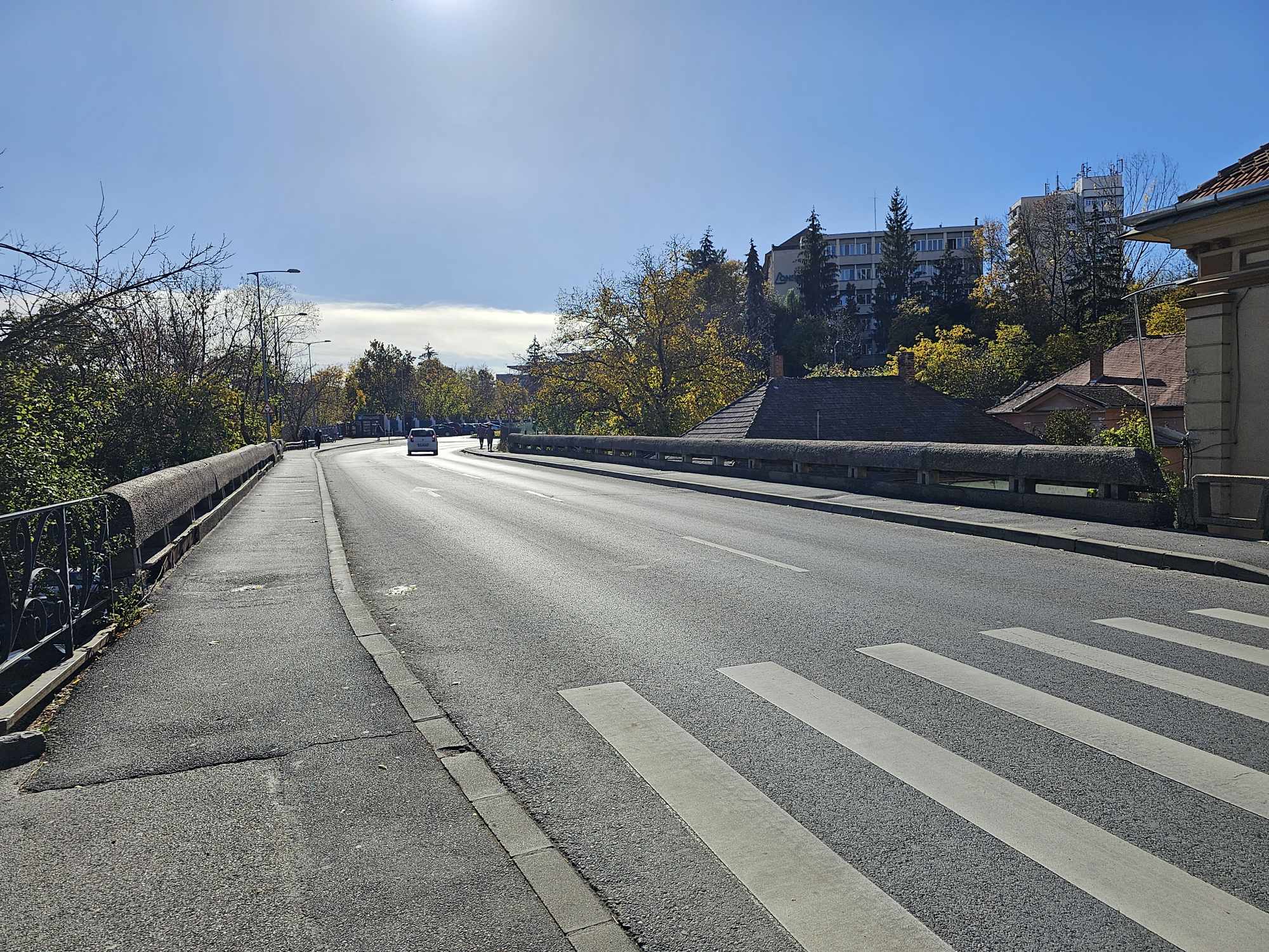 Kezdődnek a Gábor Áron utcai hídkorlátok felújítási munkálatai