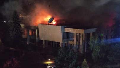 FRISSÍTVE: Tűz ütött ki a sepsiszentgyörgyi kultúrpalotában