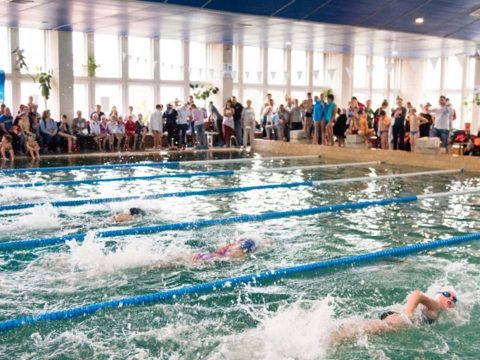 Megbírságolta a fogyasztóvédelem a sepsiszentgyörgyi uszodát