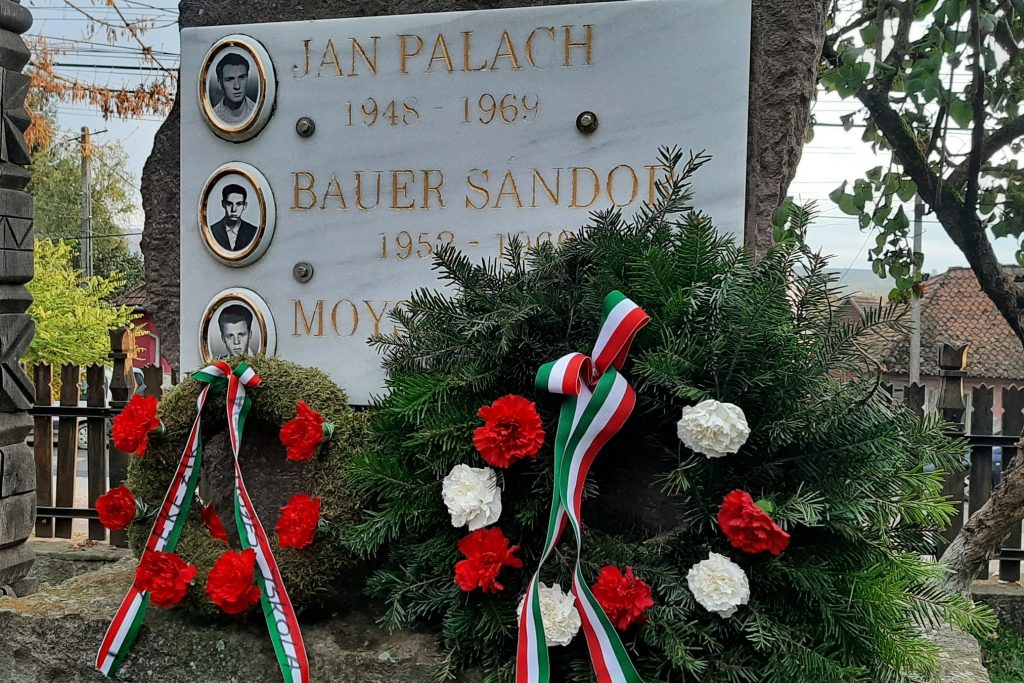 Jan Palach, Bauer Sándor és Moyes Márton emléktáblája Baróton. Fotó: Böjte Ferenc