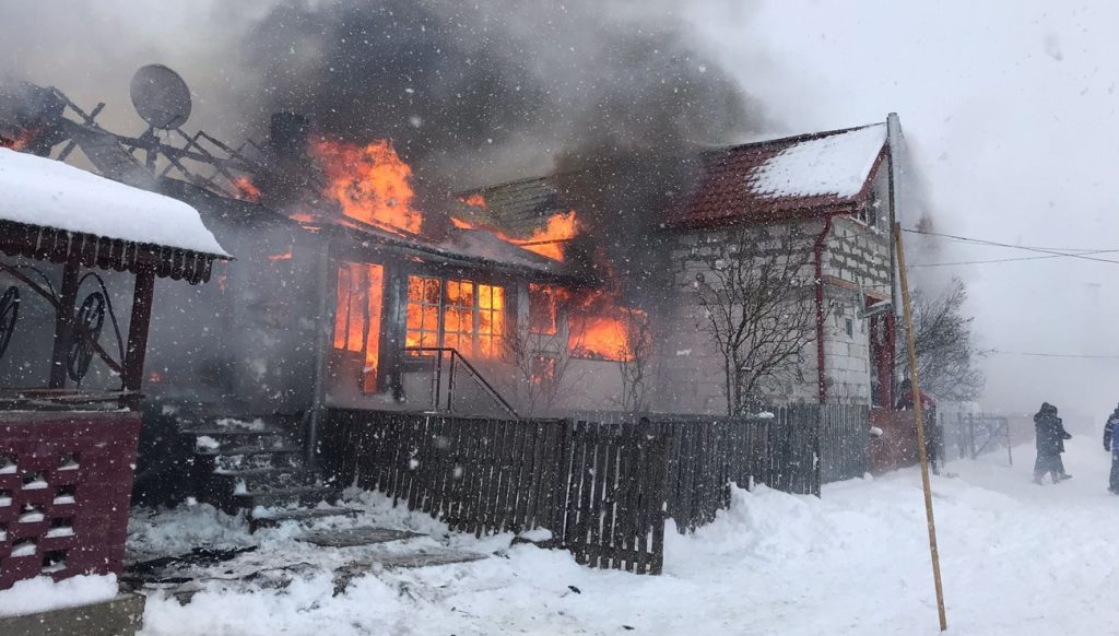 A tűzvész nyolc lakóházat érintett, 19 személy vált földönfutóvá. Fotó: Kovászna Megyei Tűzoltóság