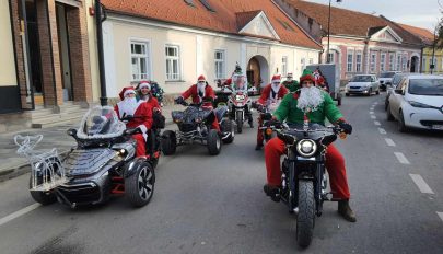 Díszes vasparipákra pattannak a Mikulás segédei
