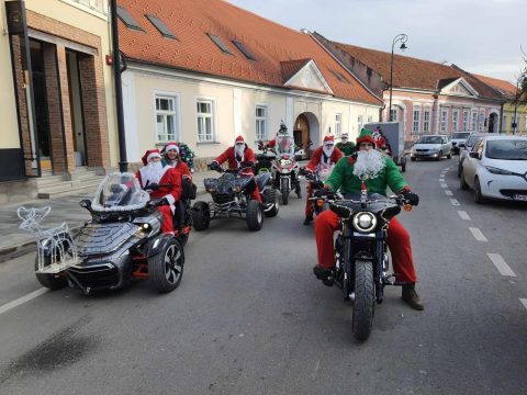 Díszes vasparipákra pattannak a Mikulás segédei