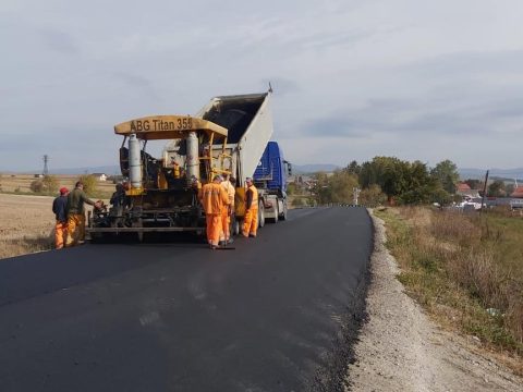 Feszültséget keltett az aszfaltozási munkálatok minősége a baróti tanácsülésen