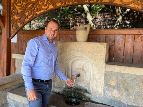 Kifolyik a kincs a kezünk közül – nem hagyná a borvízforrásokat a megyei tanács