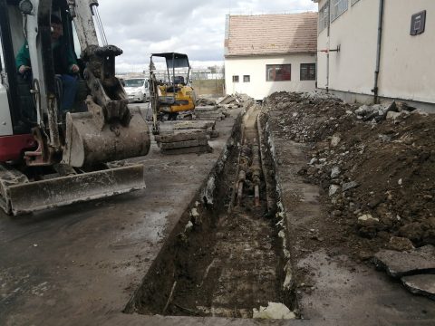 Fűtés nélkül maradtak a Váradi József-iskola elemi osztályai