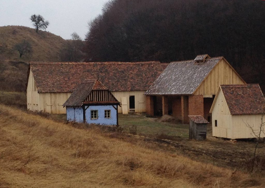 A szászapátfalvai cserépszín többek között a jelenlegi brit király, III. Károly támogatásával épült meg. Fotó: Monumentum Egyesület