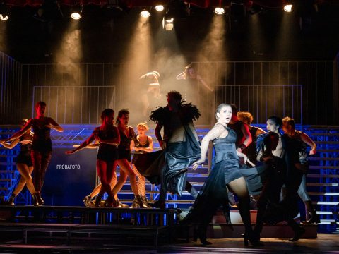A Chicago című musicallel búcsúztatja az évet a Tamási Áron Színház