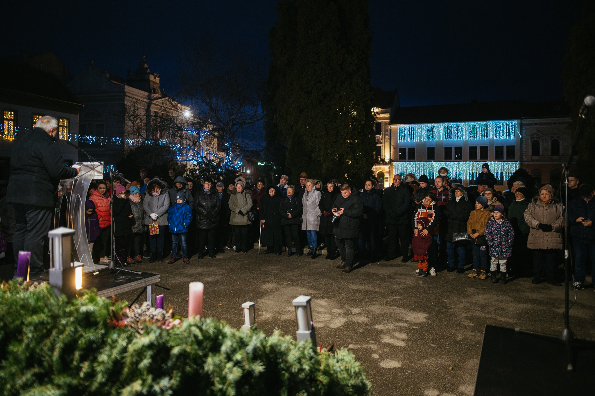 Kézdivásárhelyen is fellobbant az első adventi gyertyaláng