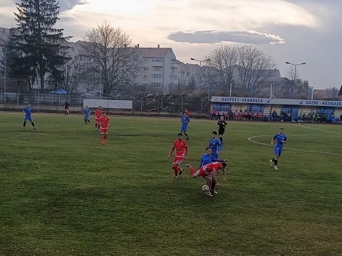 Kivédett tizenegyes, piros lap, csupán a győzelem maradt el