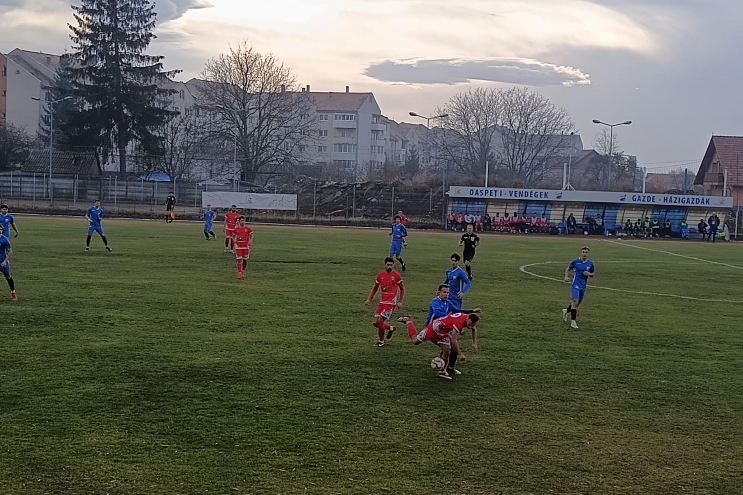 Kivédett tizenegyes, piros lap, csupán a győzelem maradt el