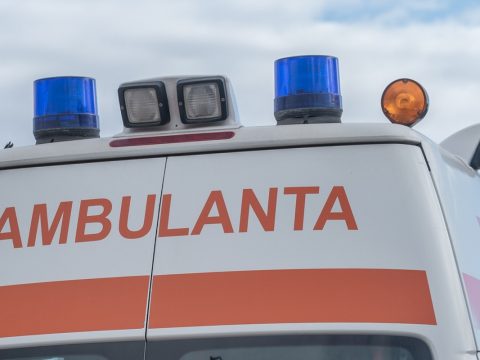 FRISSÍTVE: Három autó ütközött Dálnoknál, öten megsérültek