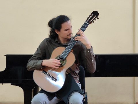 Gitárkoncert a zabolai Mikes-kastélyban