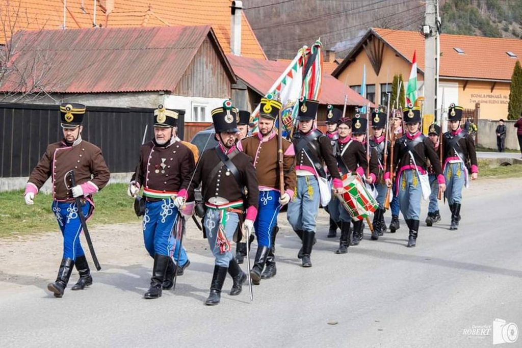 ... és menetelése. Fotó: Hagyományőrző 15-dik székely határőr gyalogezred/Facebook