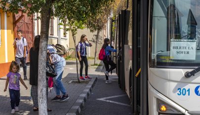 Hétszáz ingázó diák utazási költégeit térítik meg